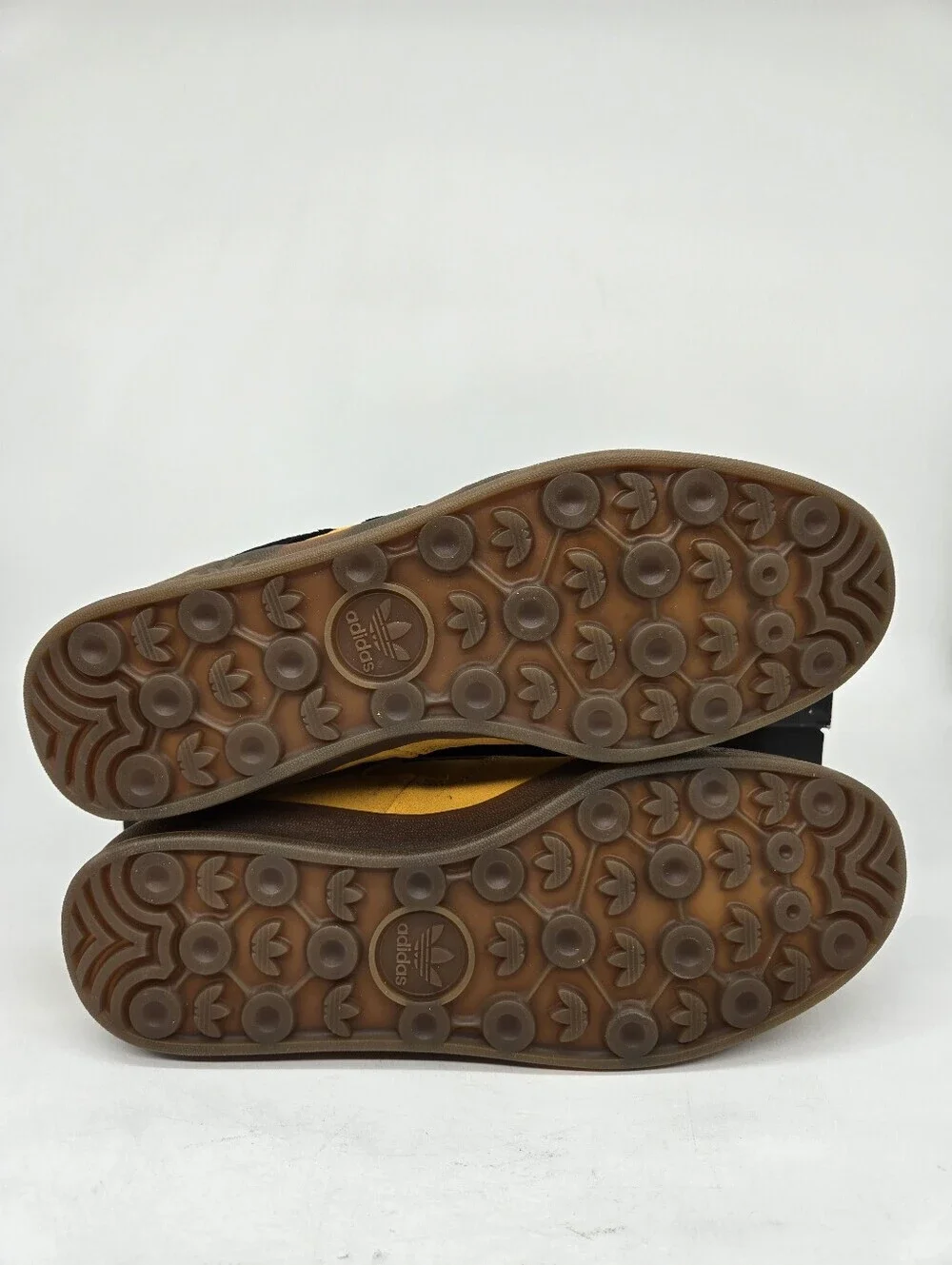 adidas Men's Aloha Super HQ4718 Yellow Core Black Gum Shoes Size 9